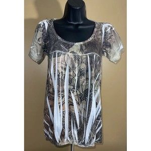 Girl Play Women’s Shirt. Medium. Safari Design